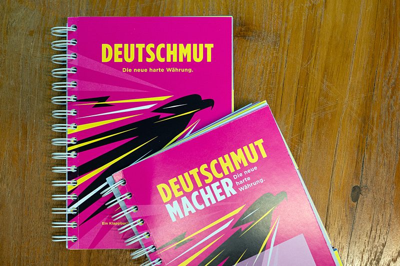 Stapel Deutschmut-Bücher